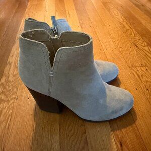 Kenneth Cole Reaction Mightiest tan suede booties sz 7.5